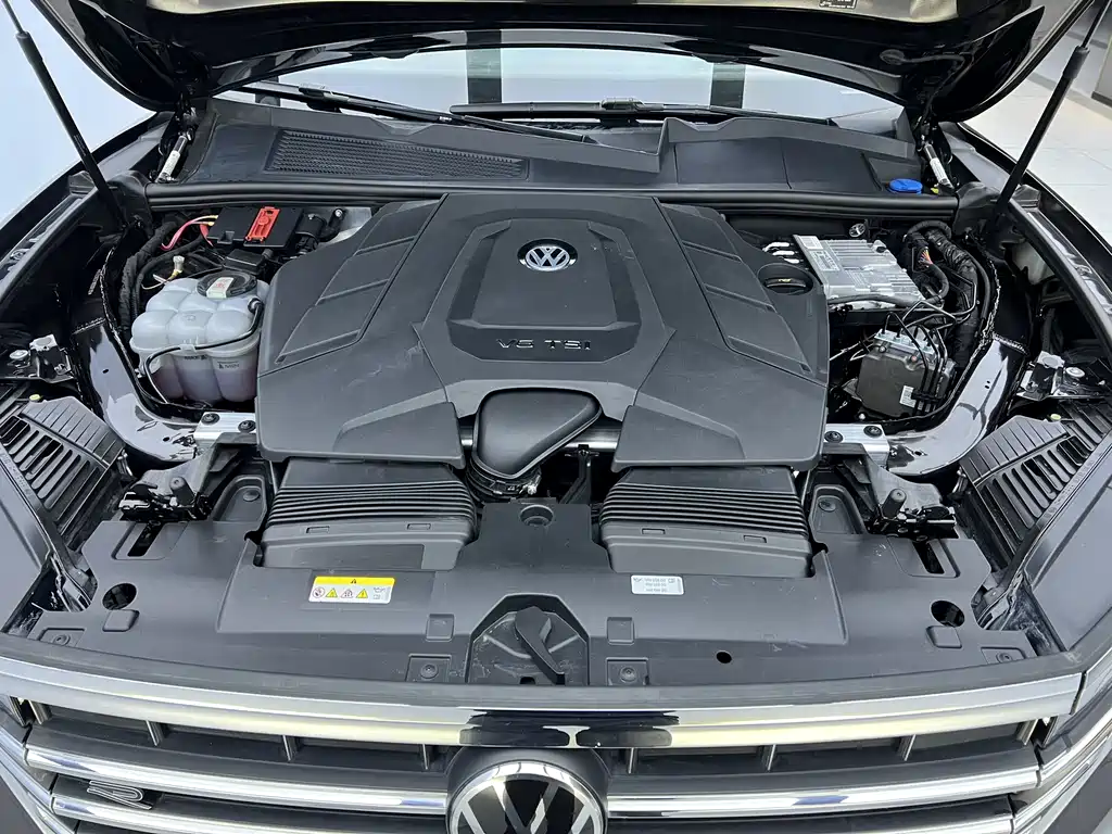 Volkswagen Touareg 2021 3.0TSI R-Line Classic Sport Package