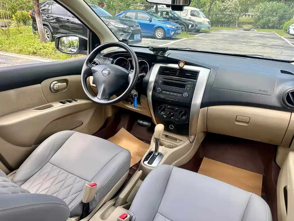Nissan Livina 2015 1.6 XE CVT Comfort Edition