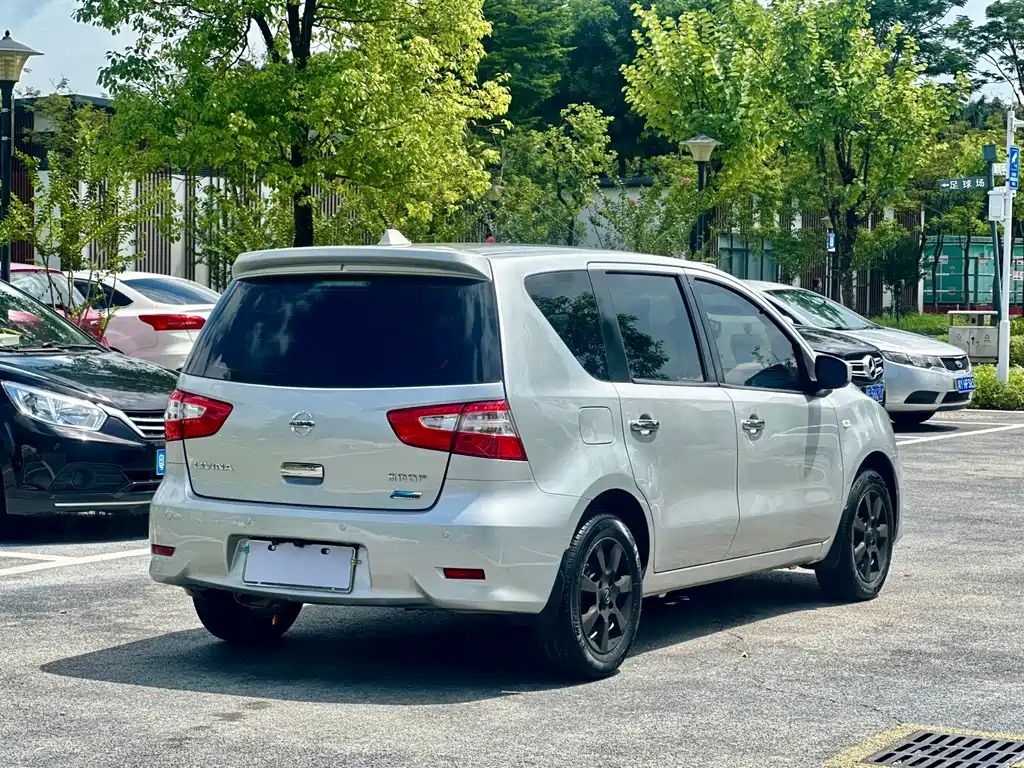 Nissan Livina 2015 1.6 XE CVT Comfort Edition