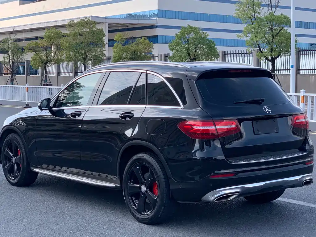 Mercedes-Benz GLC 2016 model GLC 260 4MATIC Luxury