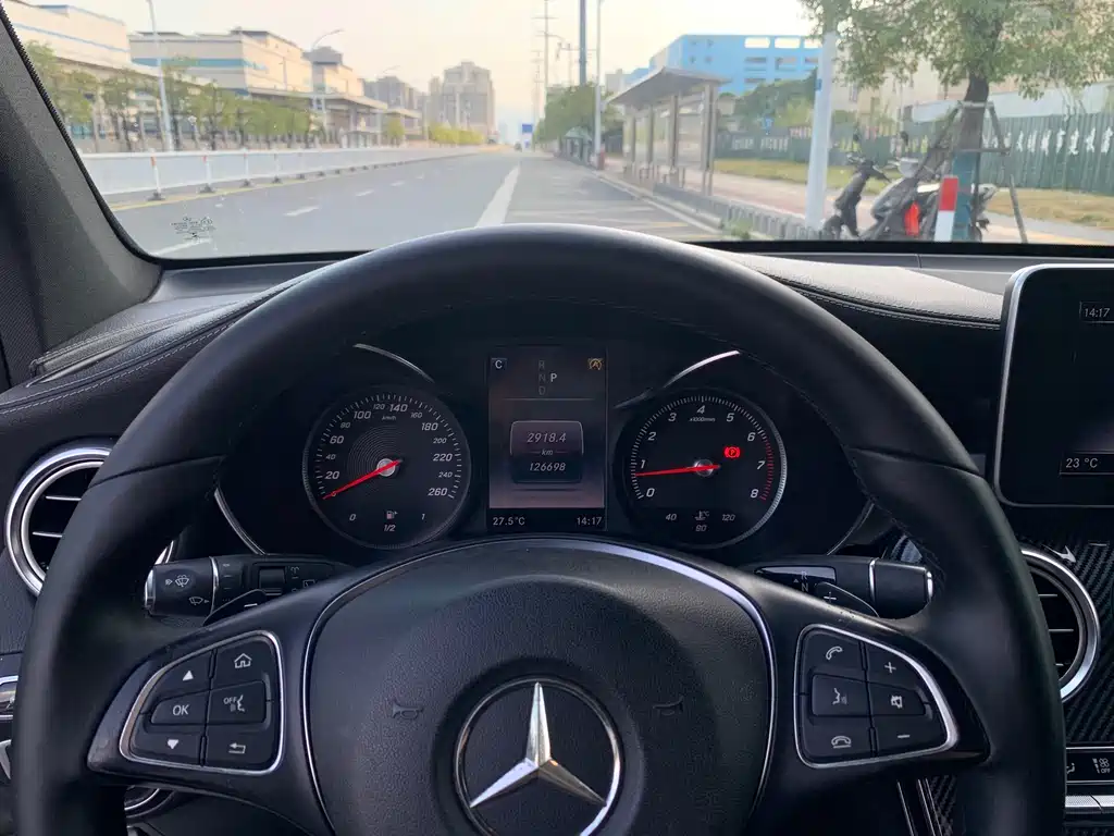 Mercedes-Benz GLC 2016 model GLC 260 4MATIC Luxury