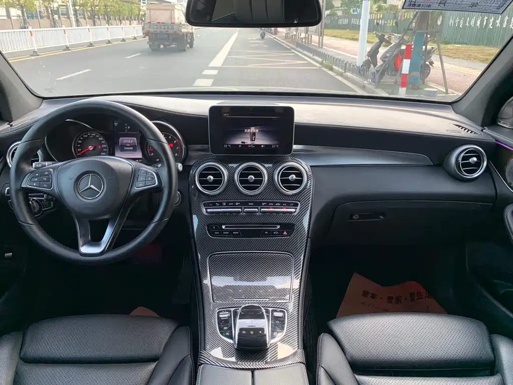 Mercedes-Benz GLC 2016 model GLC 260 4MATIC Luxury