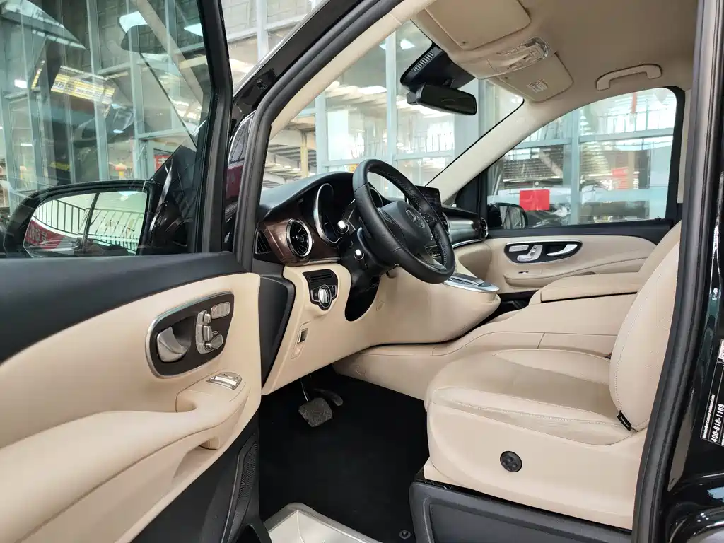 Mercedes-Benz V-Class 2022 V 260 Navigator Edition