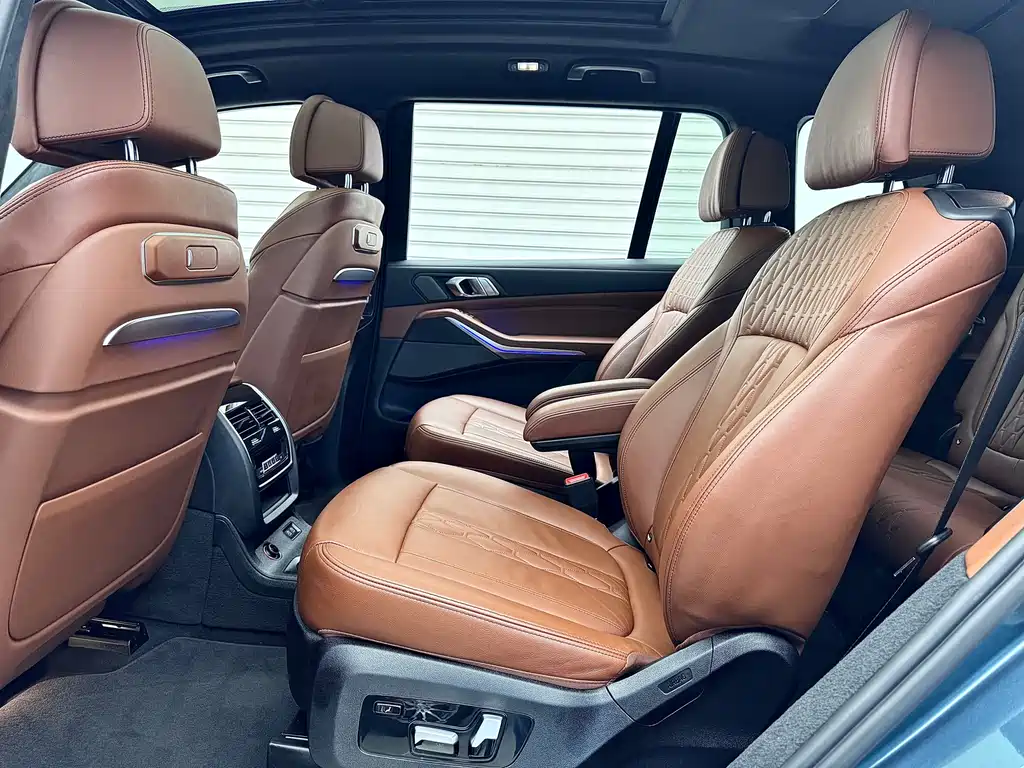 2023 BMW X7 xDrive40i Luxury Package