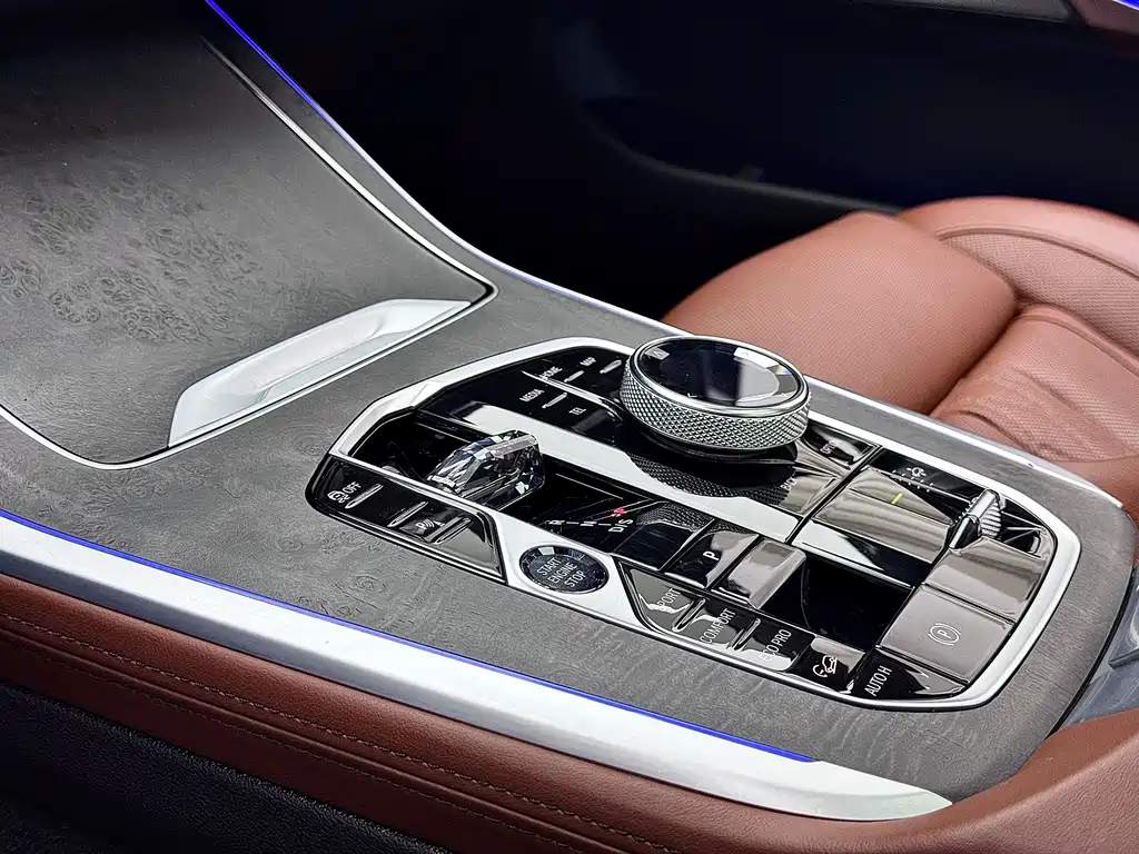 2023 BMW X7 xDrive40i Luxury Package