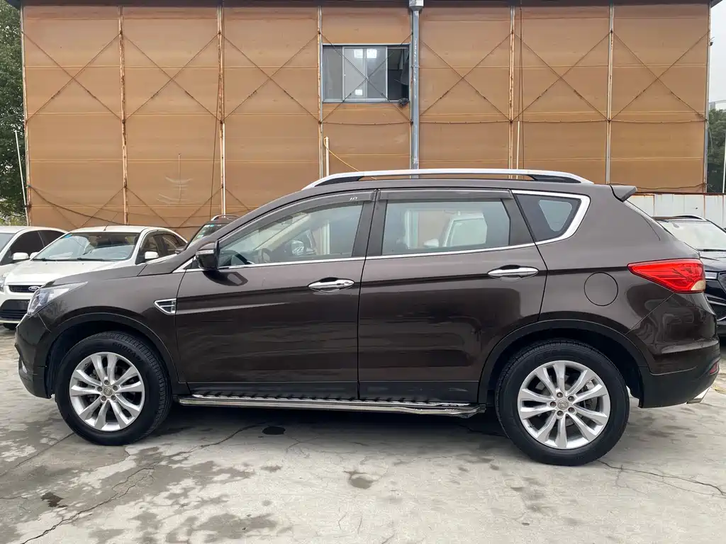 Dongfeng Fengshen AX7 2015 2.3L Automatic Supreme Edition