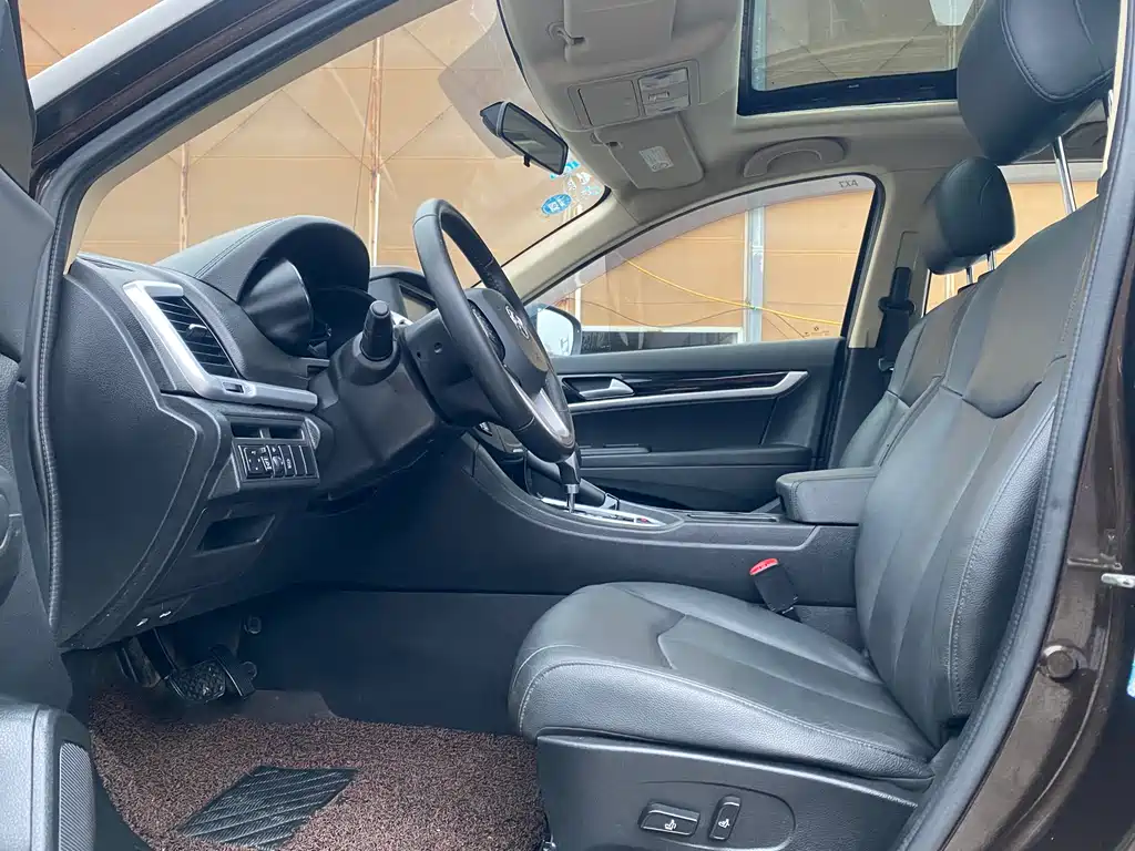 Dongfeng Fengshen AX7 2015 2.3L Automatic Supreme Edition