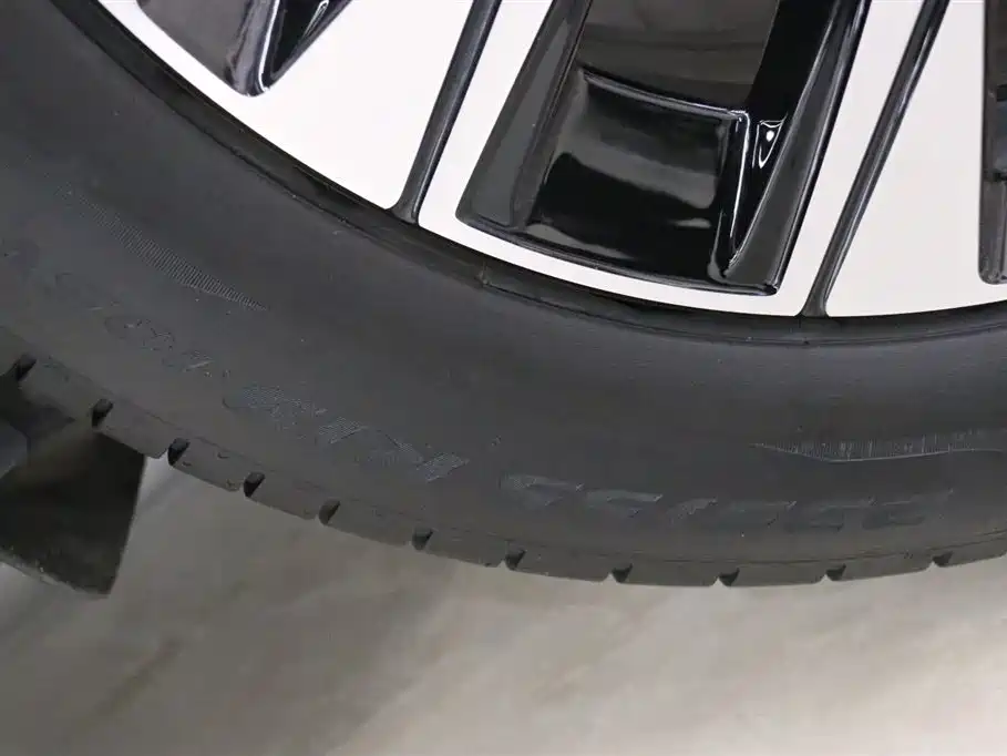 Volvo XC60 2023 B5 AWD Momentum