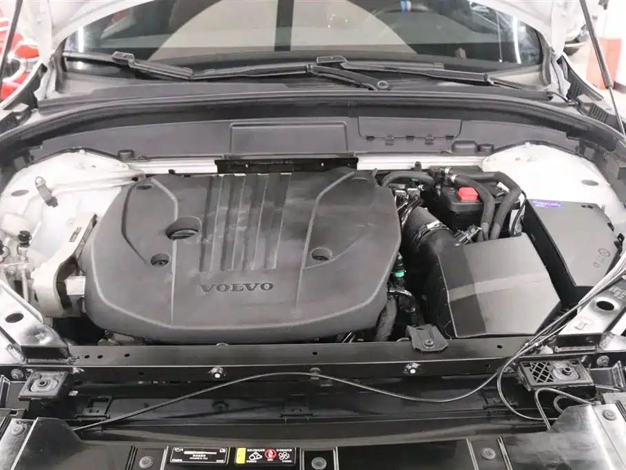 Volvo XC60 2023 B5 AWD Momentum