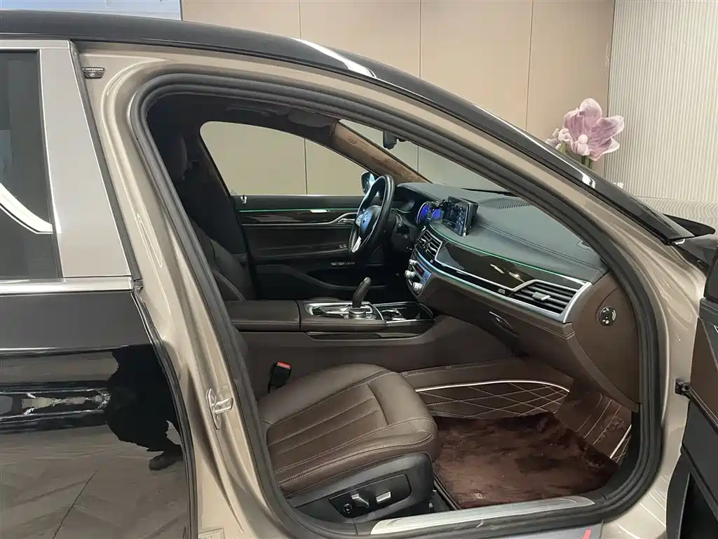 BMW 7 Series 2016 730Li Leading Edition - фото 17