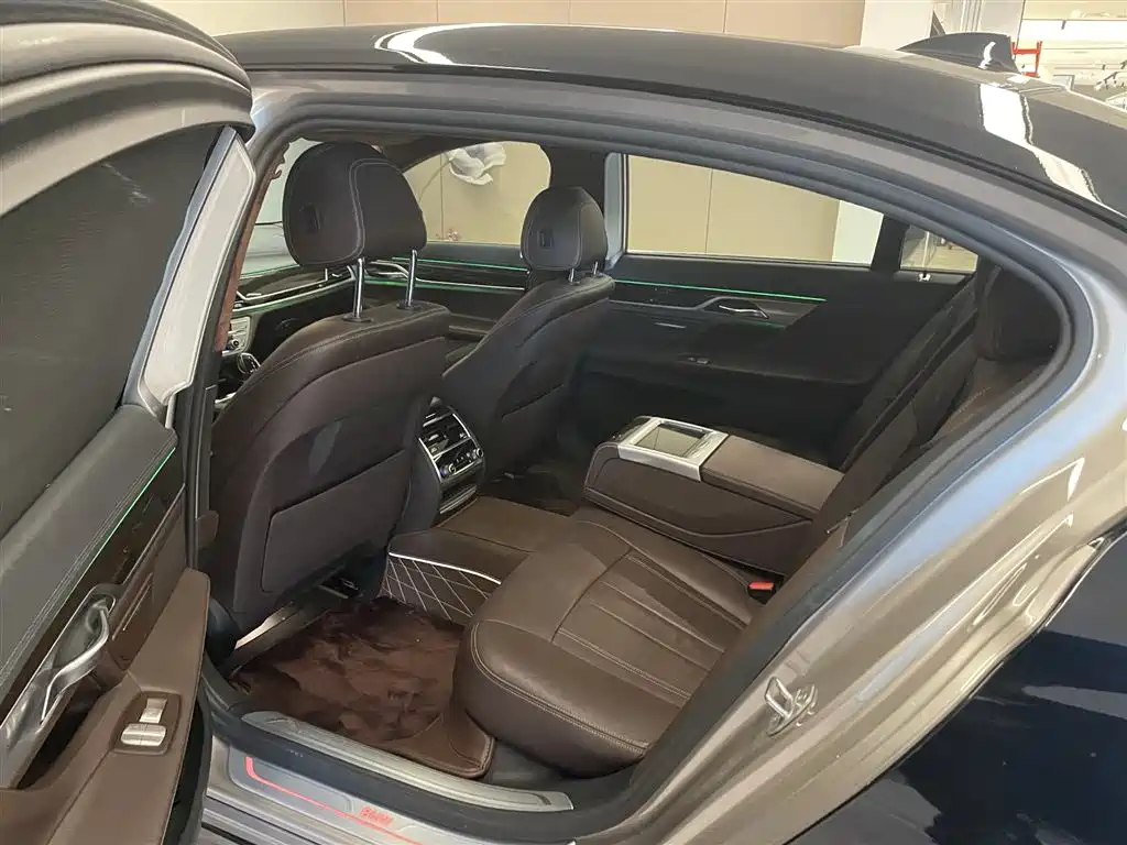 BMW 7 Series 2016 730Li Leading Edition - фото 18