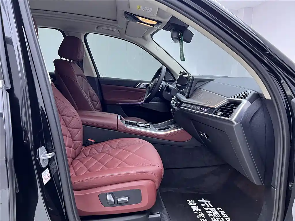 BMW X5 2023 xDrive 30Li Premium M Sport Package - фото 19