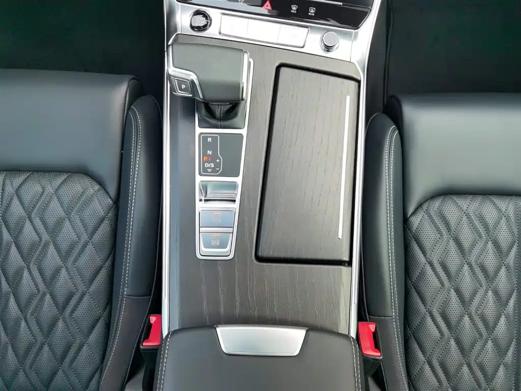 Audi A6L 2025 45 TFSI quattro Zhenxuan Dynamic Edition - фото 18