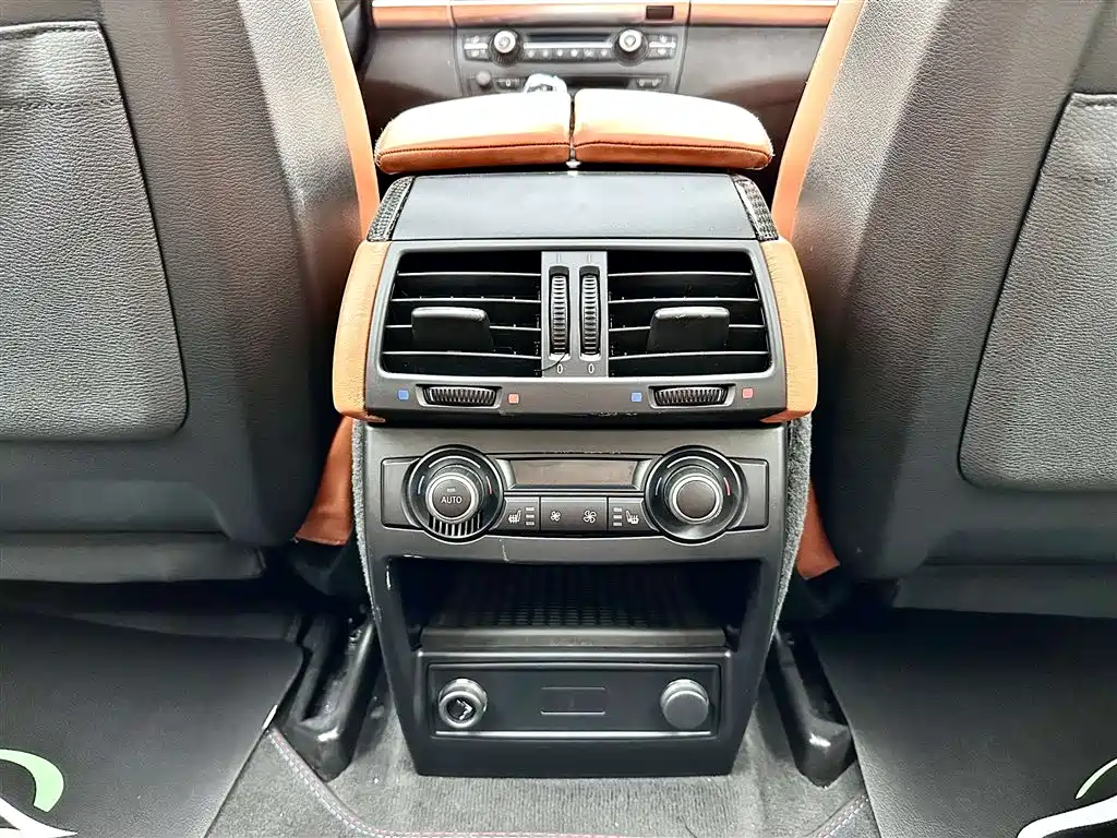 BMW X5 M - фото 16