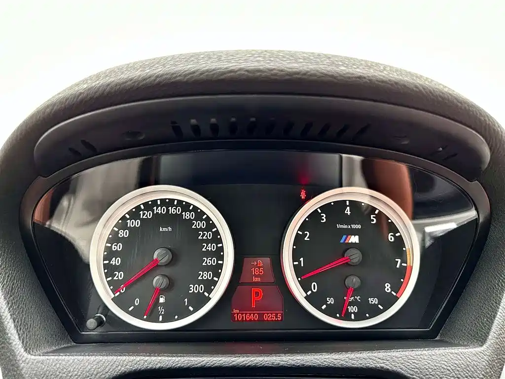 BMW X5 M - фото 10