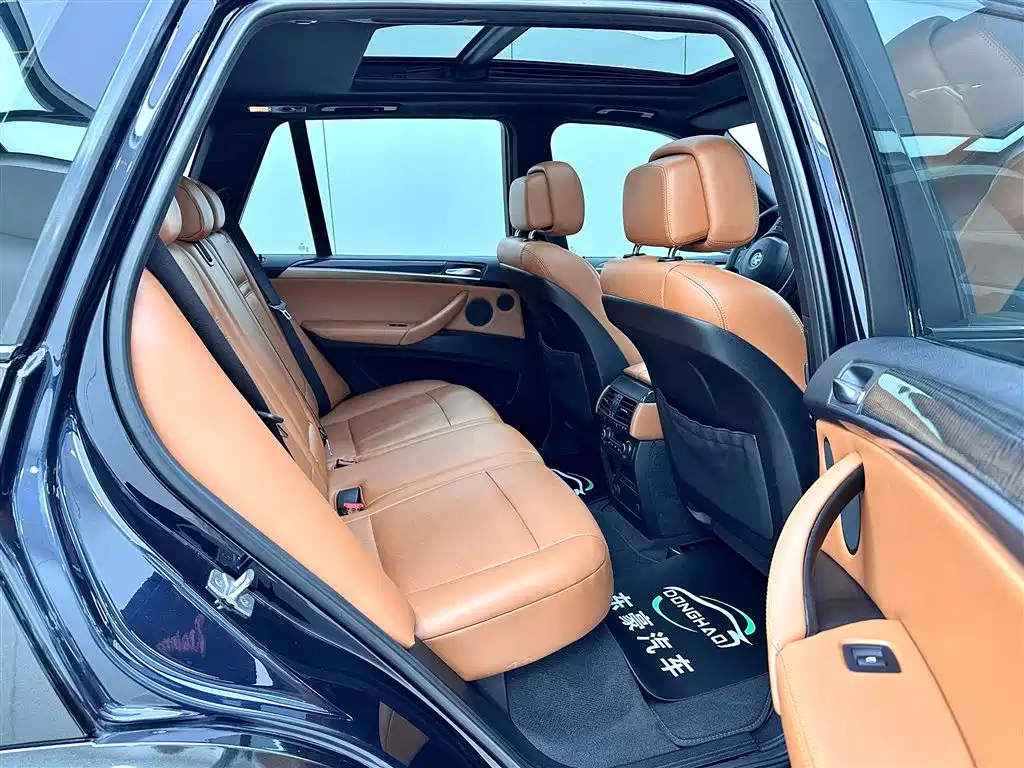 BMW X5 M - фото 12