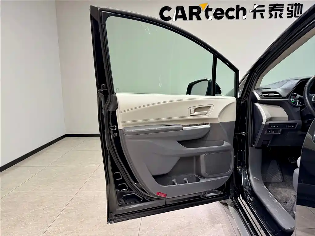 Toyota Granvia 2024 2.5L Hybrid Comfort Edition