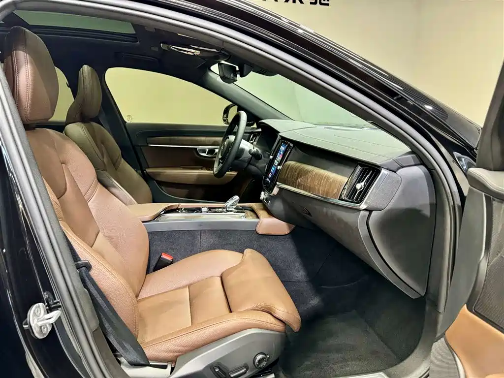 Volvo S90 2025 B5 Zhiyuan Luxury Edition