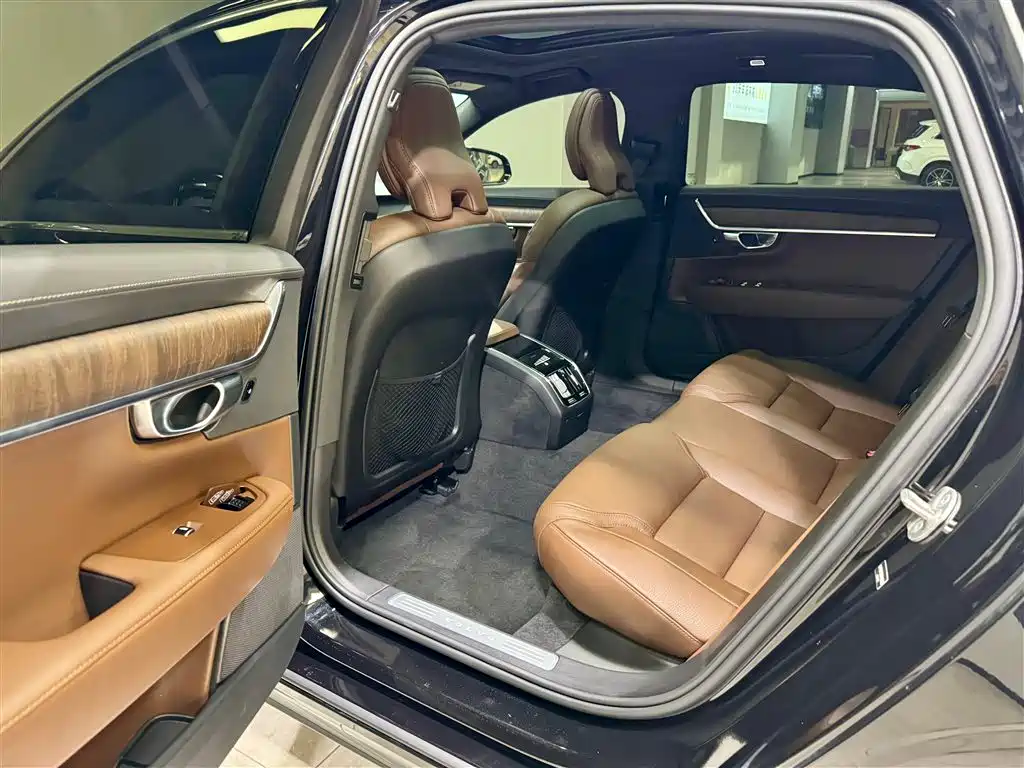 Volvo S90 2025 B5 Zhiyuan Luxury Edition