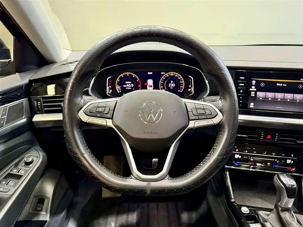 Volkswagen Passat 2025 Elite Edition 330TSI