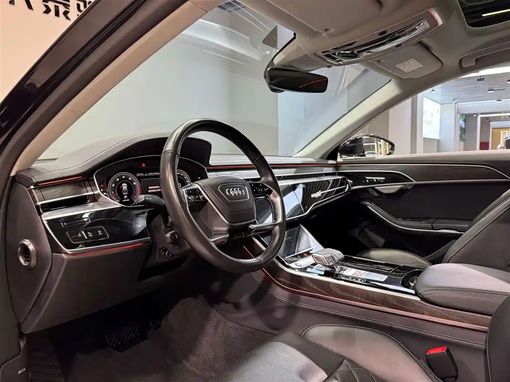 Audi A8L 50 TFSI quattro