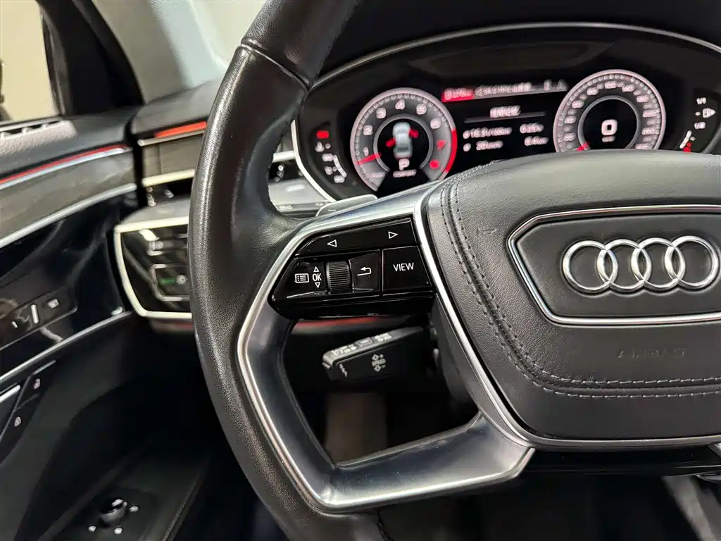 Audi A8L 50 TFSI quattro