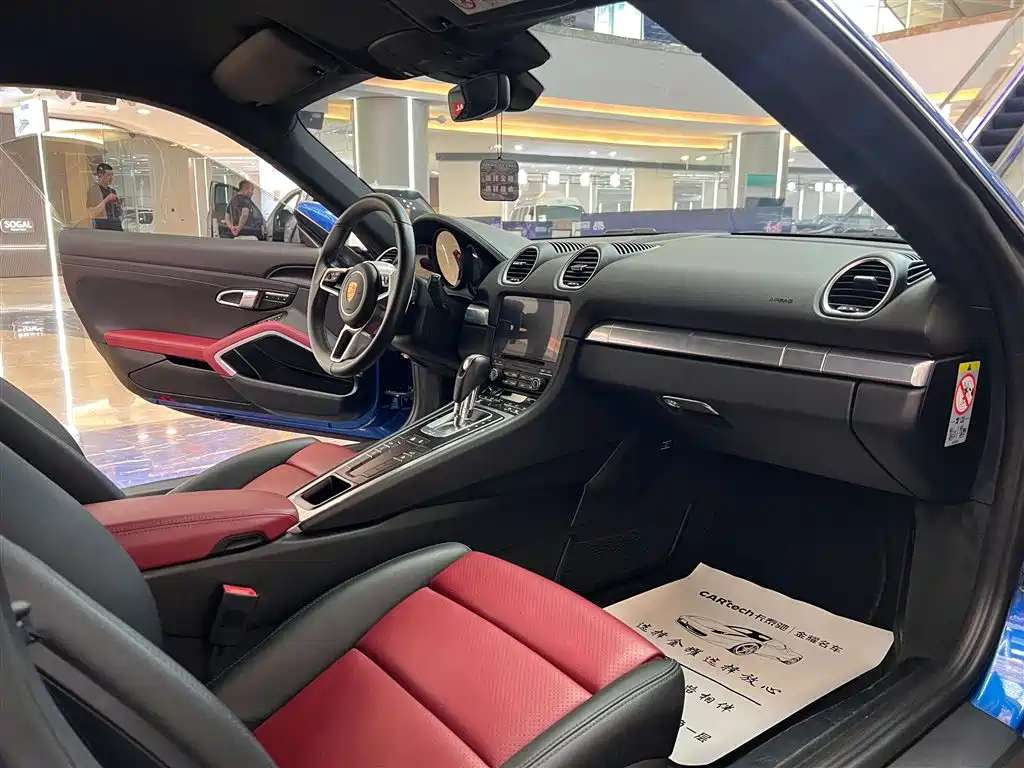 Porsche 718 Cayman