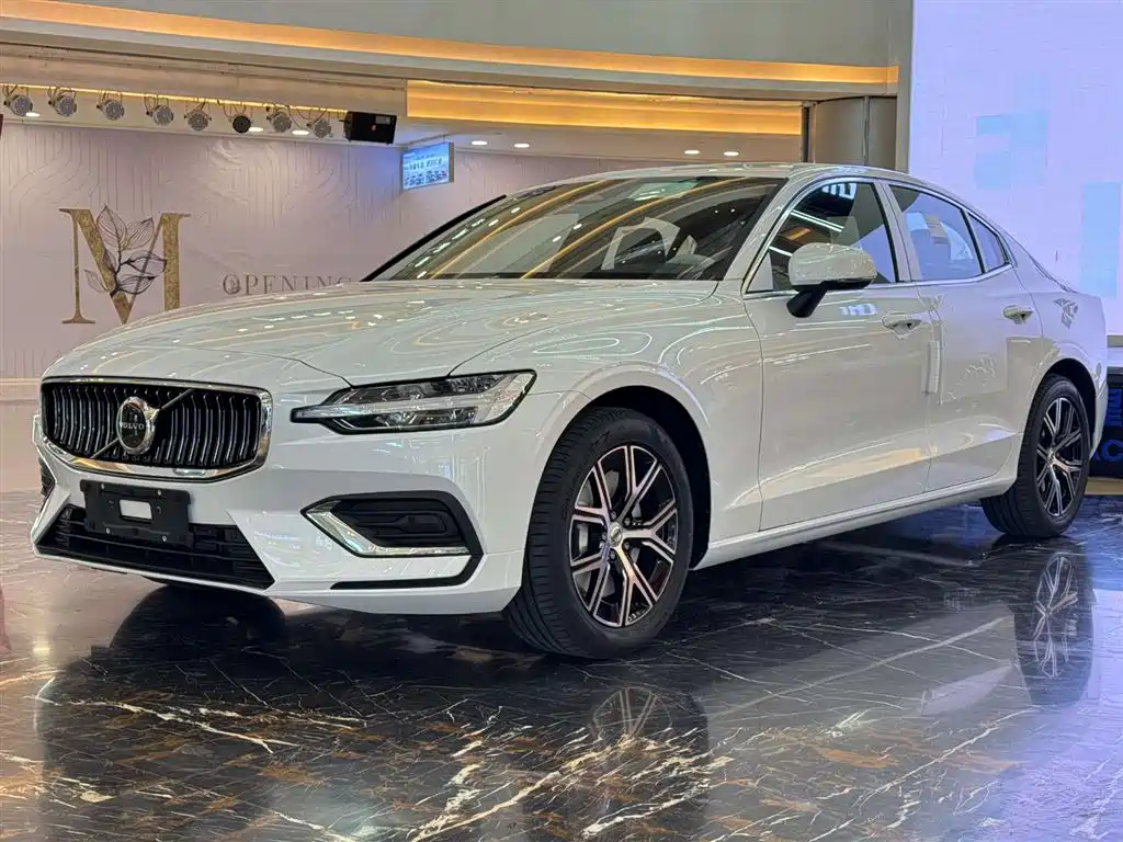 Volvo S60 2026 B4