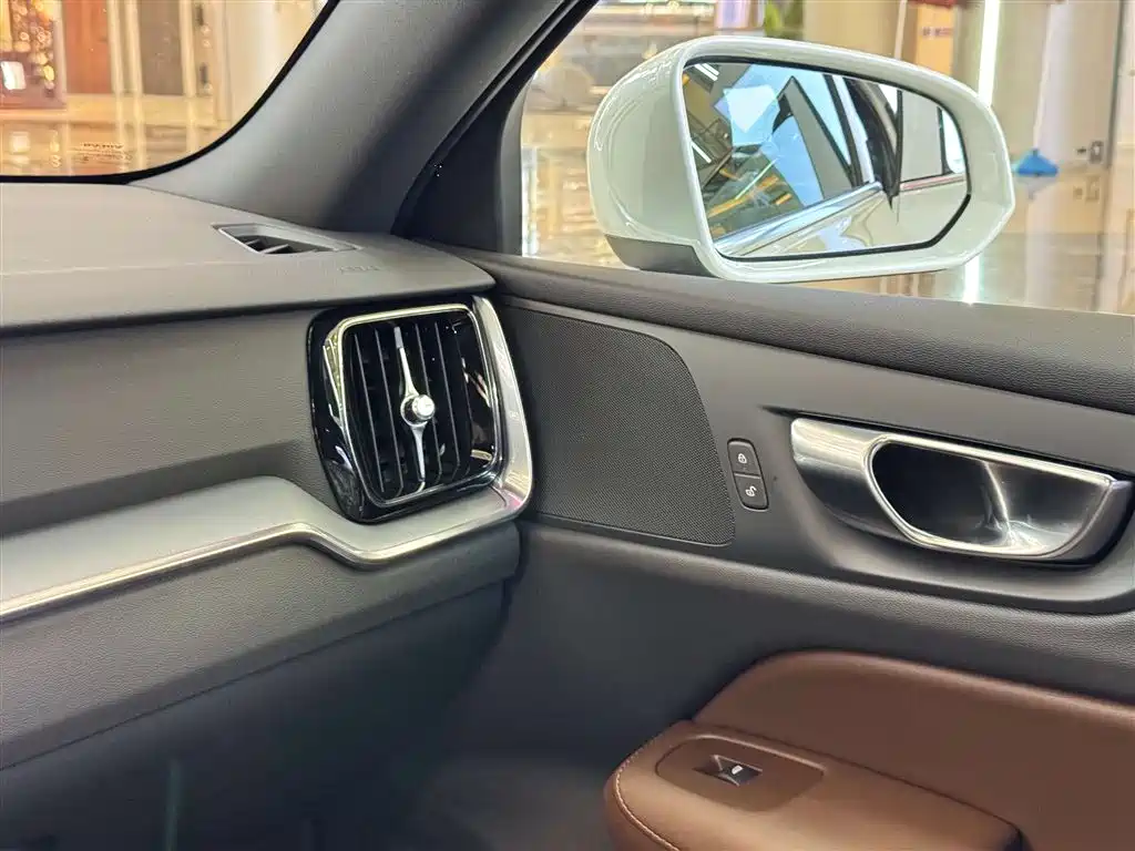 Volvo S60 2026 B4