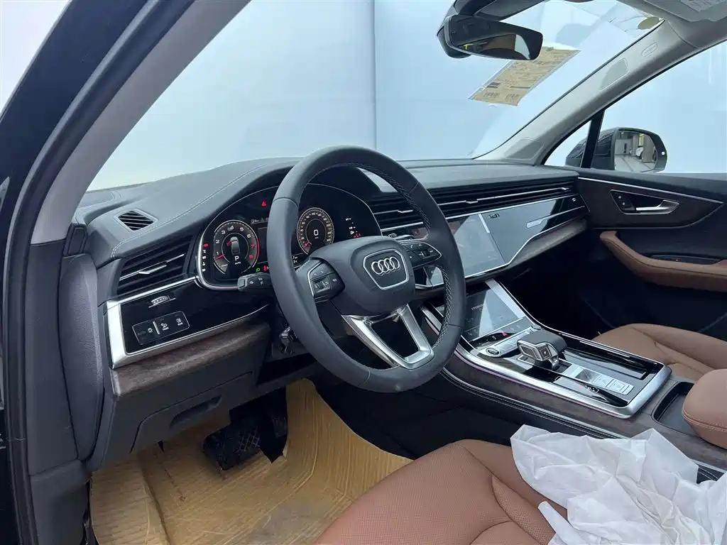 Audi Q7 2025 55 TFSI quattro S line