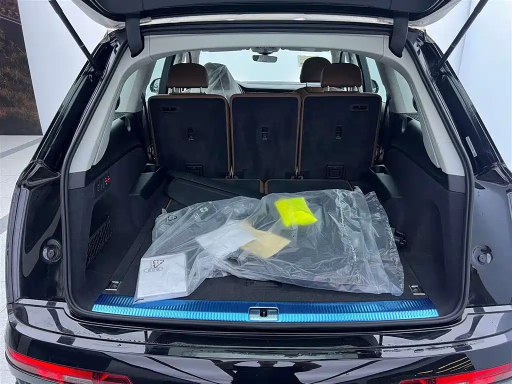 Audi Q7 2025 55 TFSI quattro S line