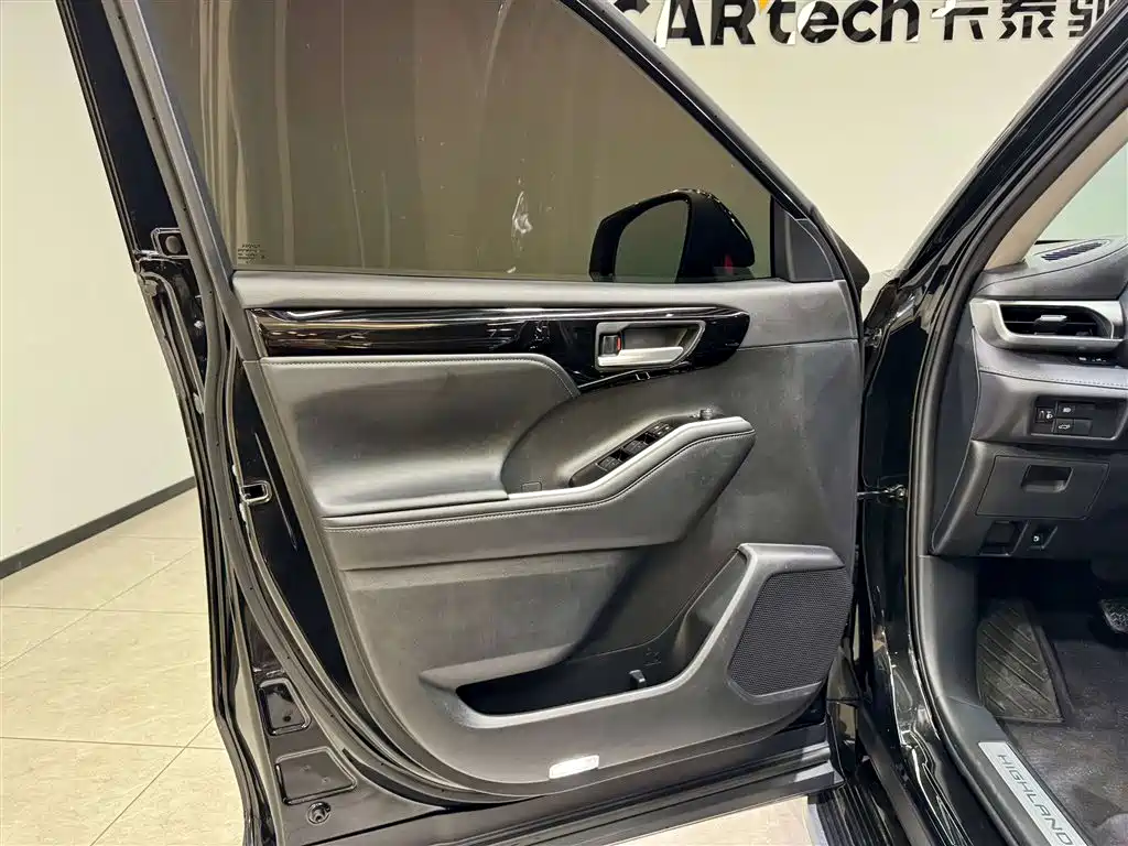 Highlander 2023 2.5L HEV AWD Premium 7-Seater