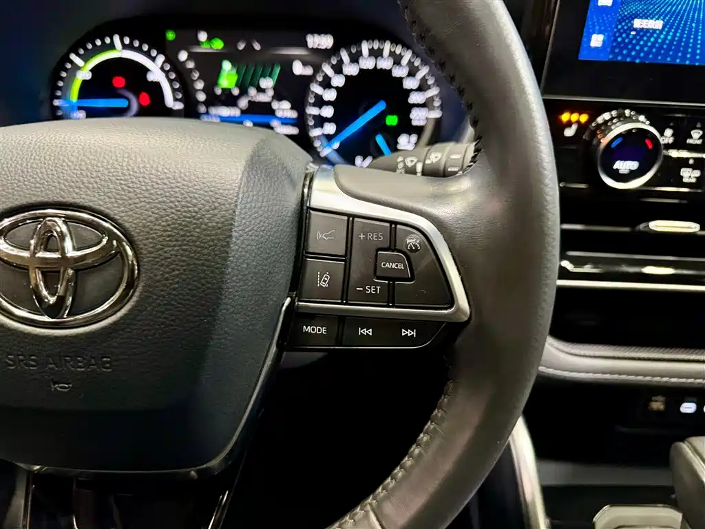 Highlander 2023 2.5L HEV AWD Premium 7-Seater