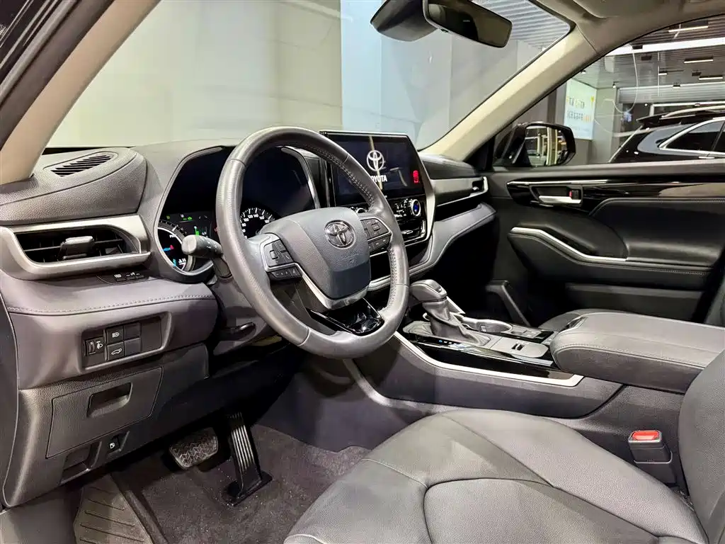 Highlander 2023 2.5L HEV AWD Premium 7-Seater