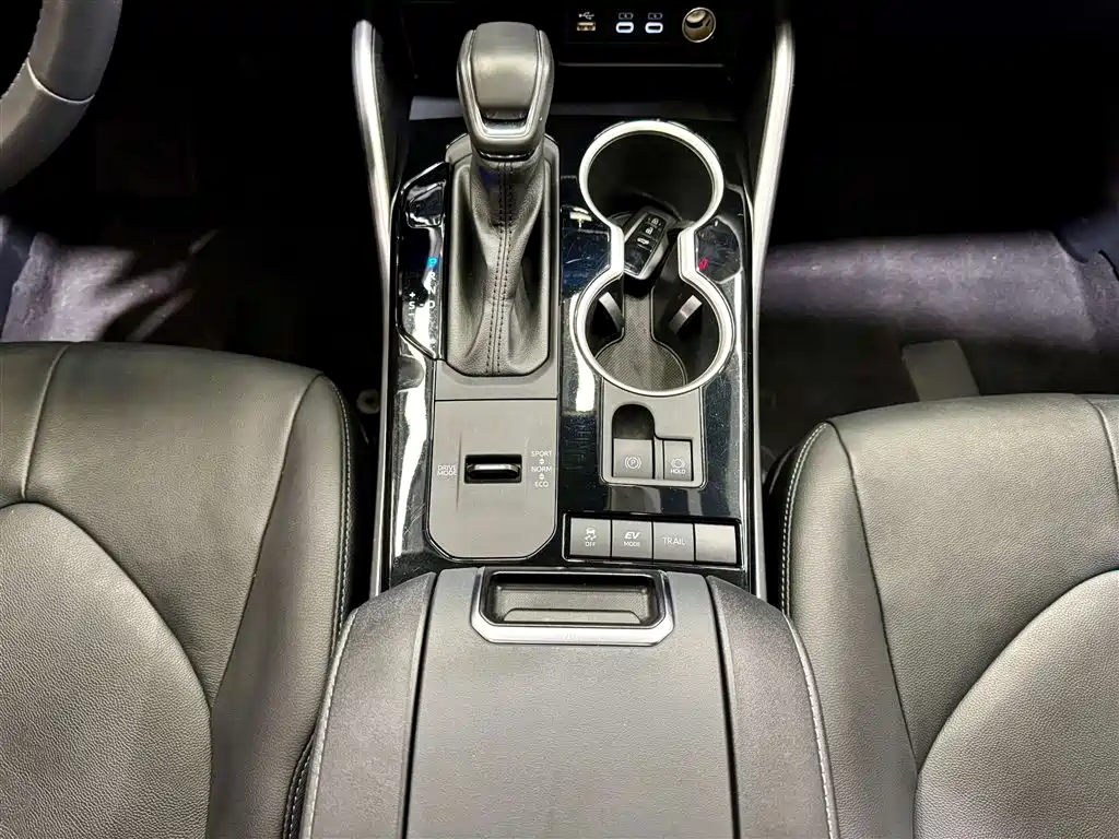 Highlander 2023 2.5L HEV AWD Premium 7-Seater