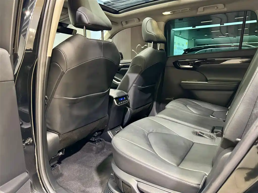 Highlander 2023 2.5L HEV AWD Premium 7-Seater