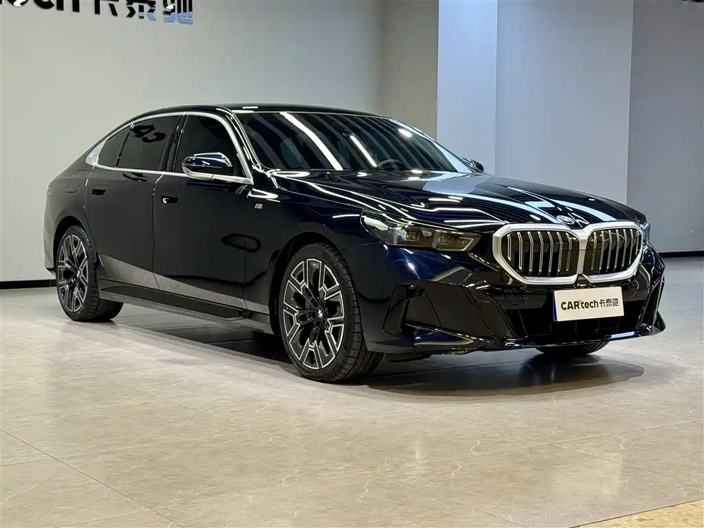 BMW 5 Series 2025 530Li Exclusive M Sport Package - фото 2