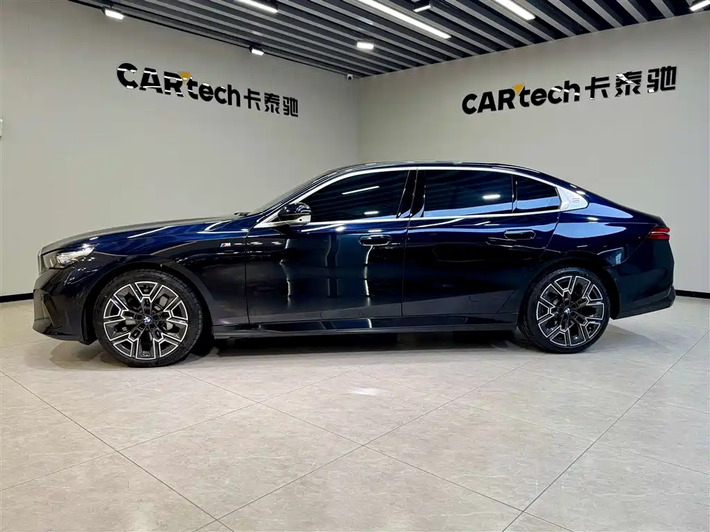 BMW 5 Series 2025 530Li Exclusive M Sport Package - фото 7