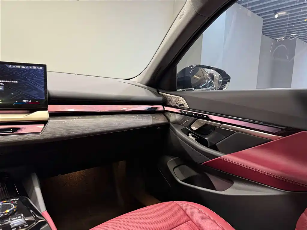 BMW 5 Series 2025 530Li Exclusive M Sport Package - фото 19