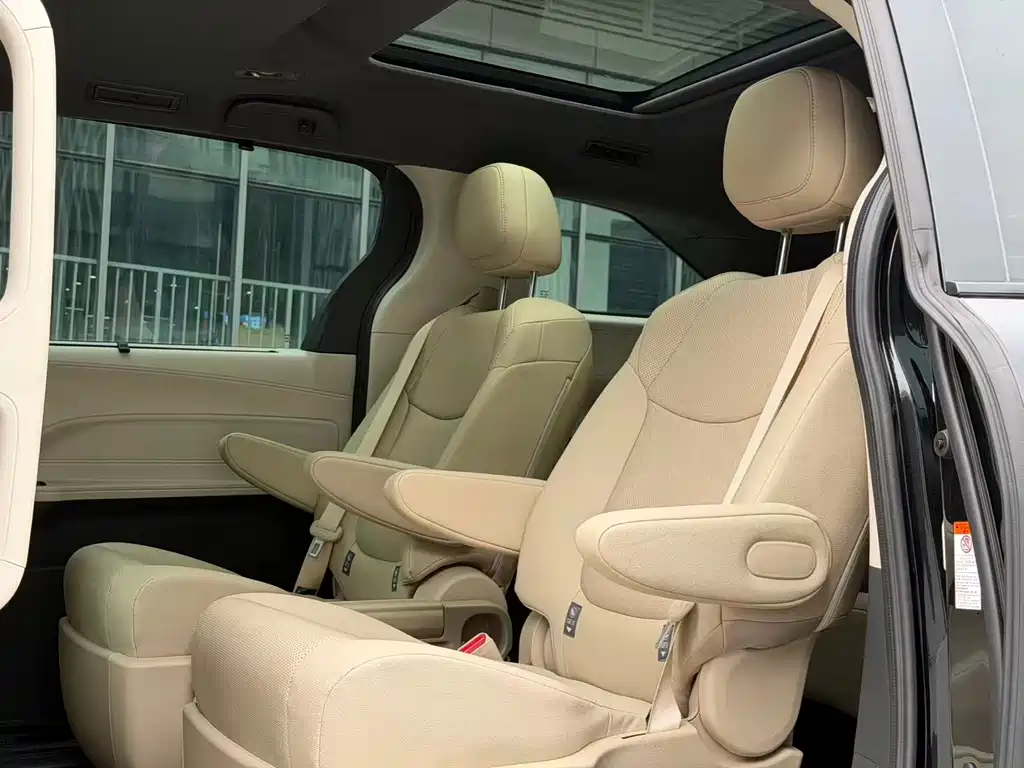 Granvia 2024 2.5L HEV Noble PLUS