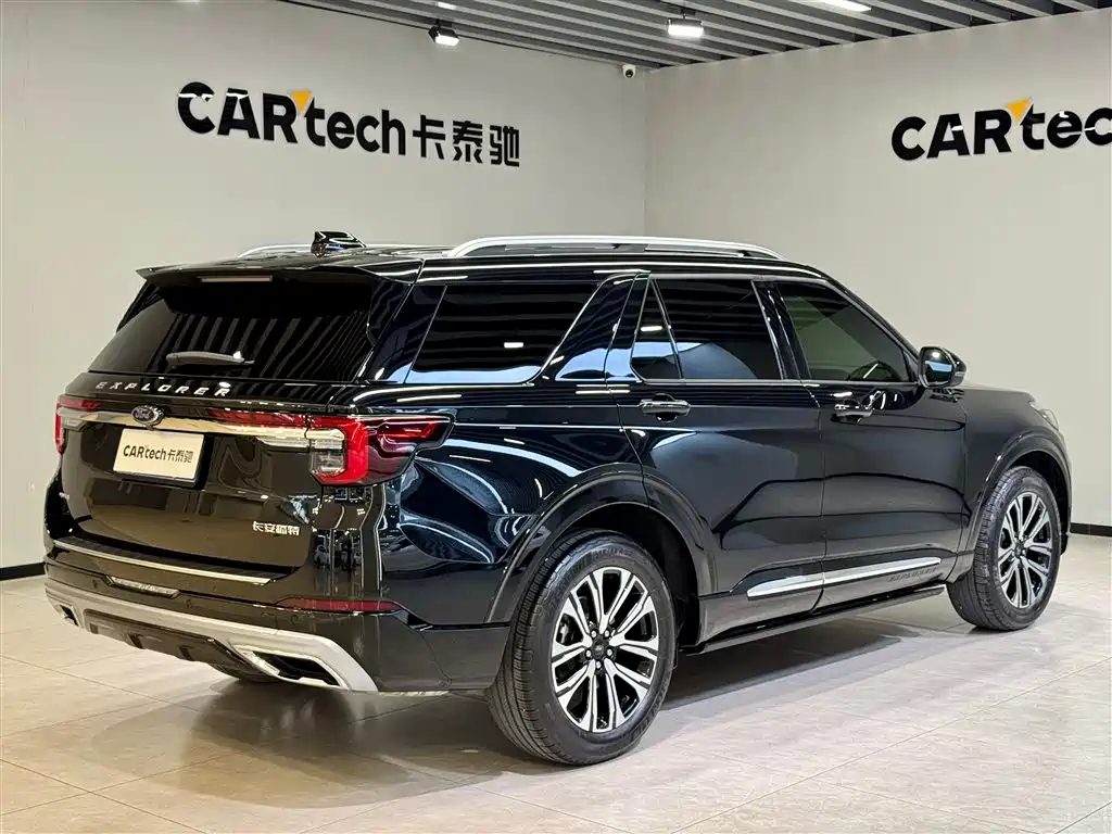 2024 Ford Explorer 2.3T EcoBoost 4WD Titanium Edition 7-Seater