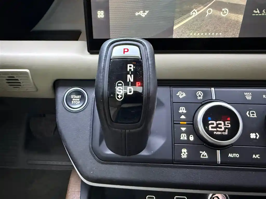 Land Rover Defender 2022 90 2.0T P300