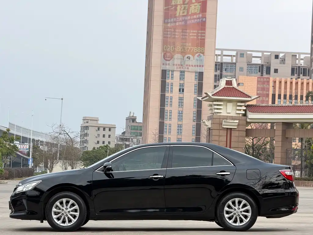 Toyota Camry 2016 2.5G 10th Anniversary Luxury Navigation Edition