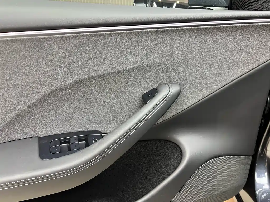 Model 3 RWD (2025 Refresh)