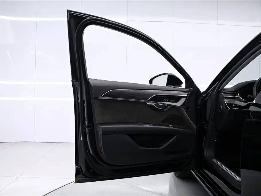 Audi A8L 50 TFSI quattro Comfort 2021