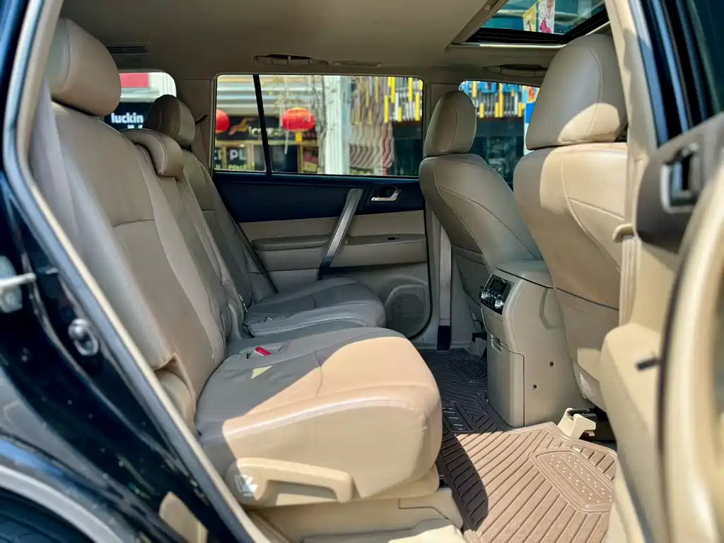 Toyota Highlander 2012 2.7L FWD 7-Seater Luxury Edition