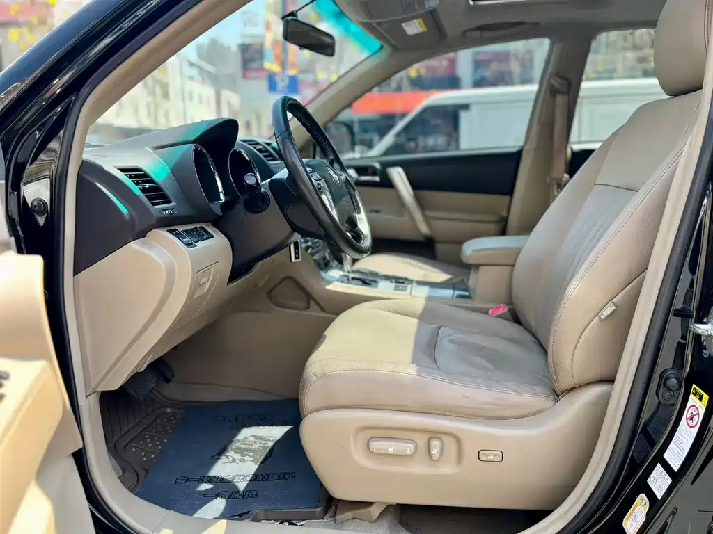 Toyota Highlander 2012 2.7L FWD 7-Seater Luxury Edition