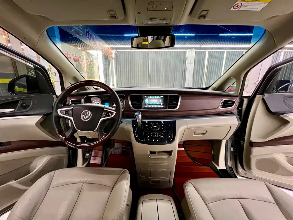 Buick GL8 2017 25S Luxury Model