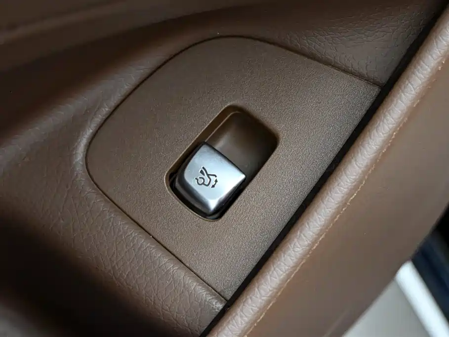 Mercedes-Benz E-Class 2023 Facelift E 300 L Luxury