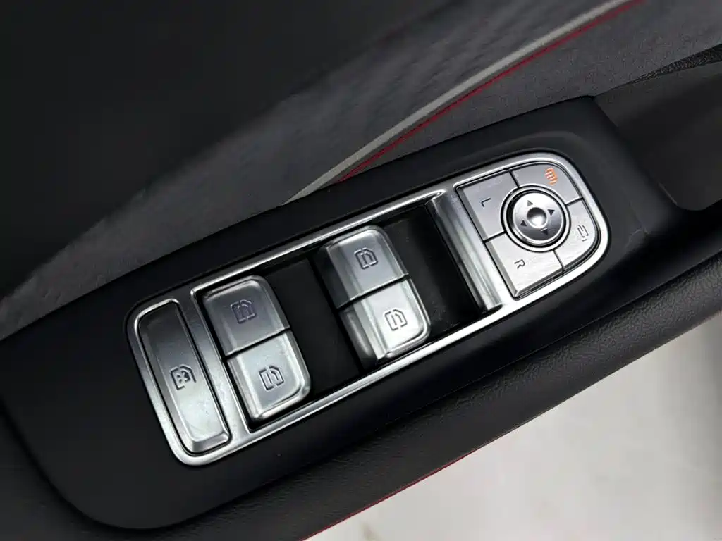 Hongqi H6 2025 2.0T Zhi Shang Edition